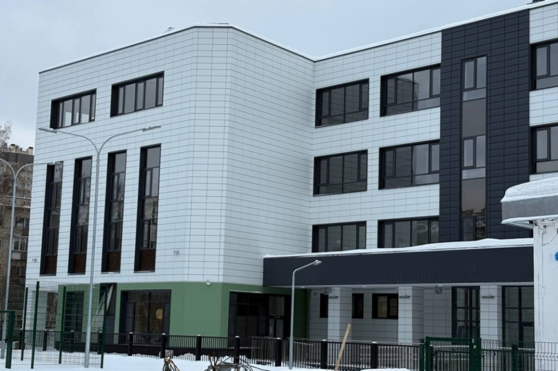 В Новосибирске раньше запланированных сроков построен дополнительный корпус Экономического лицея по нацпроекту