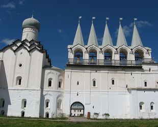 Александр Дрозденко предложил музею Тихвина переехать из монастыря