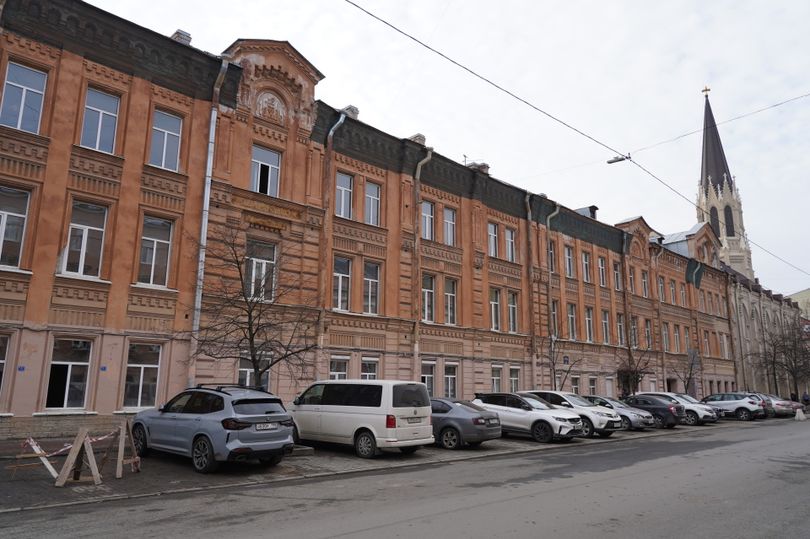 В бывшей домовой церкви Елизаветинской богадельни Елисеевых в Петербурге обнаружена историческая живопись