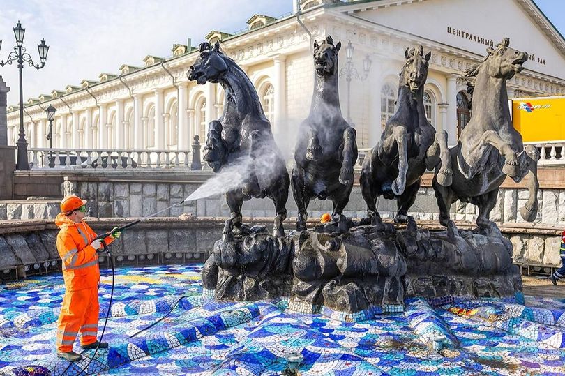 Фонтанный комплекс на Манежной площади в Москве начали готовить к открытию сезона