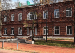 Здание ремесленного училища в историческом центре Арзамаса ищет хозяина