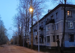 На Сосновском проспекте в историческом районе Петербурга - Пороховые появилось современное освещение