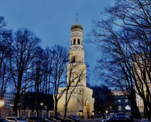 В Петербурге освящен храм колокольни Воскресенского Новодевичьего монастыря