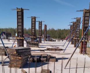 В ленинградской деревне Сухое продолжается строительство школы