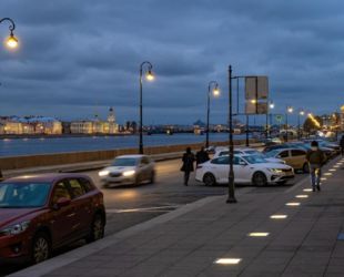 Английскую набережную Петербурга осветили светодиодные фонари