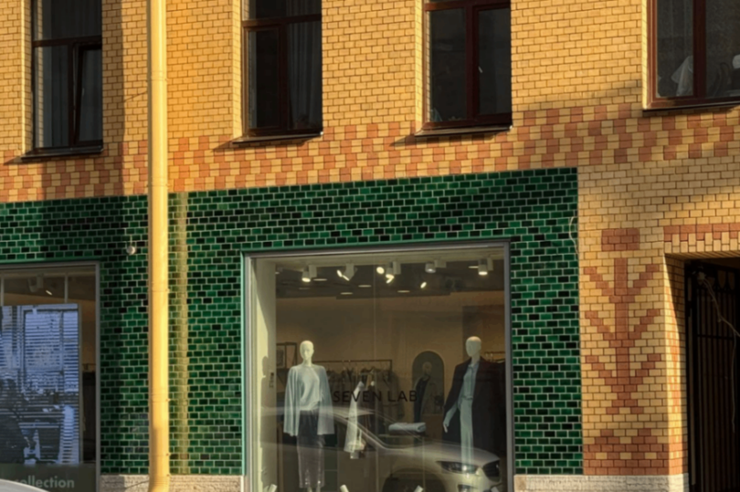 На фасаде доходного дома Киселева на Петроградской стороне в Петербурге восстановлена историческая облицовка