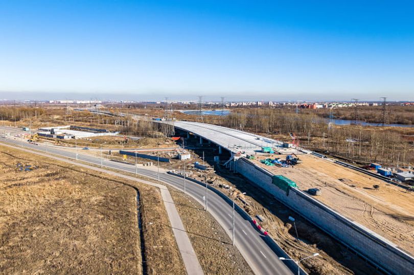 На Южной широтной магистрали завершено соединение основного хода трассы под путепроводом в створе Петербургского шоссе