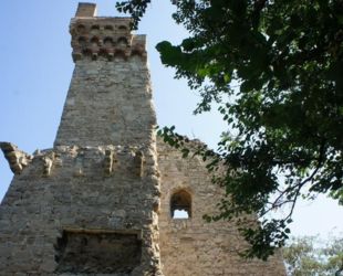 В Феодосии отреставрируют башню Константина