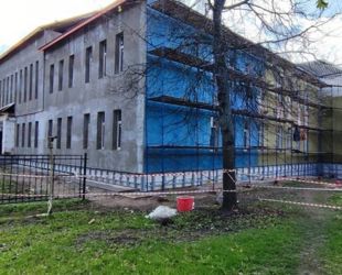В Старорусской детской школе искусств ремонтируют крышу