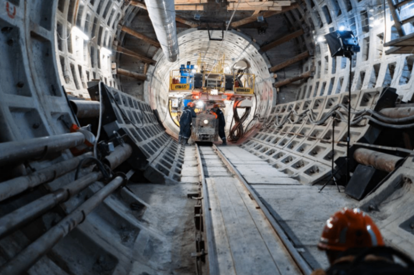 На строительстве Красносельско-Калининской линии в Петербурге приступил к штатной работе новый проходческий комплекс российского производства