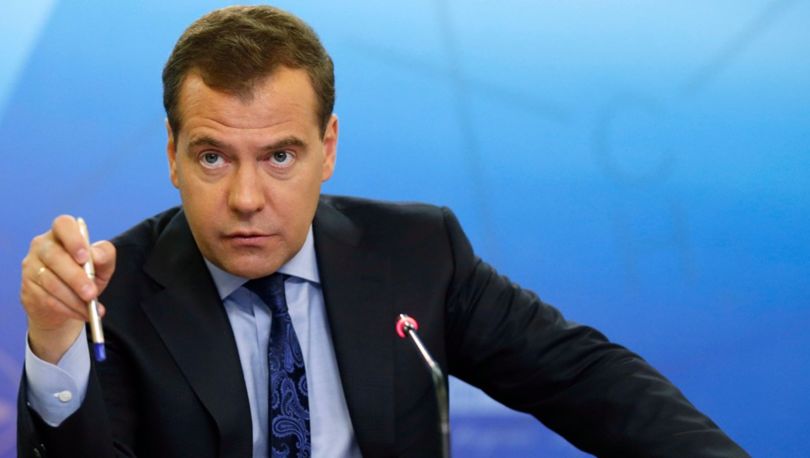 Уже не смешно: Медведев сдал “доход” своей бабушки 