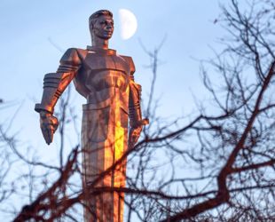 Начался второй этап реставрации памятника Юрию Гагарину на Ленинском проспекте