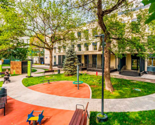 Как благоустроили территории поликлиник в столице