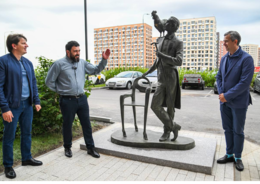 Скульптура «Сюреалиссимо», мобильный парклет и новое выставочное пространство появились в Ленобласти в поселке Новоселье