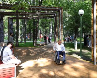 В Зеленогорском парке торжественно открыли обновленную площадку для отдыха
