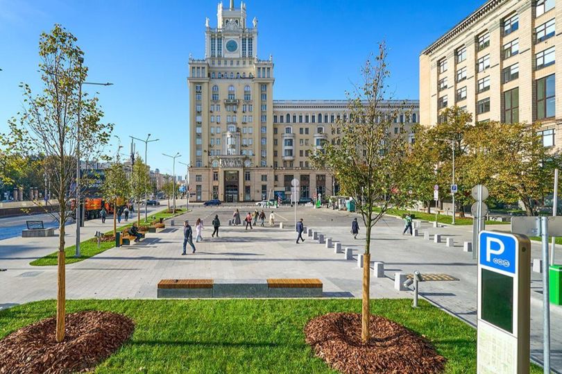 На Триумфальной площади Москвы появилось комфортное общественное пространство