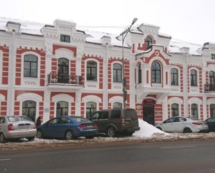Приняты работы по ремонту западного фасада дома Сметаниной в Великом Новгороде