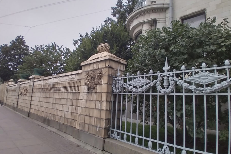 Фасад и ограду одного из зданий Музея политической истории России отреставрируют в Петербурге