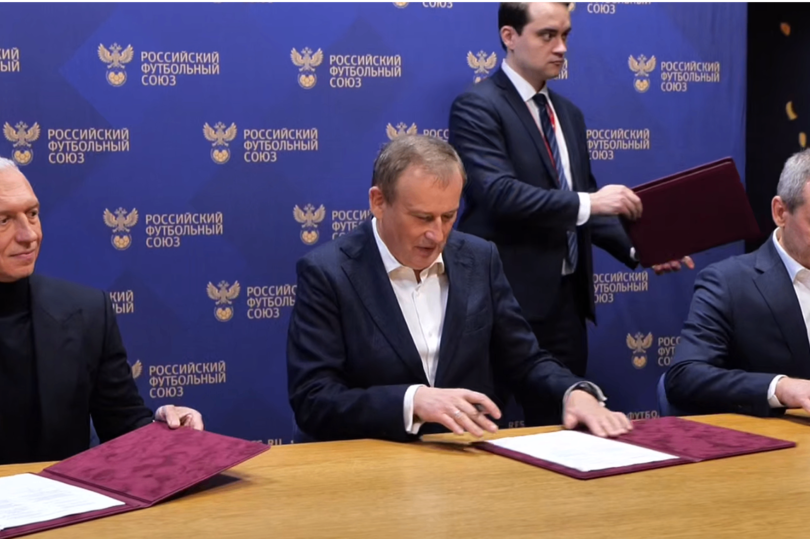 В Ленобласти реконструируют более 30 футбольных полей