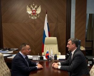 Министр строительства и ЖКХ РФ Ирек Файзуллин встретился с губернатором Амурской области Василием Орловым
