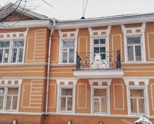 На балкон Новоладожского краеведческого музея вернулся маскарон