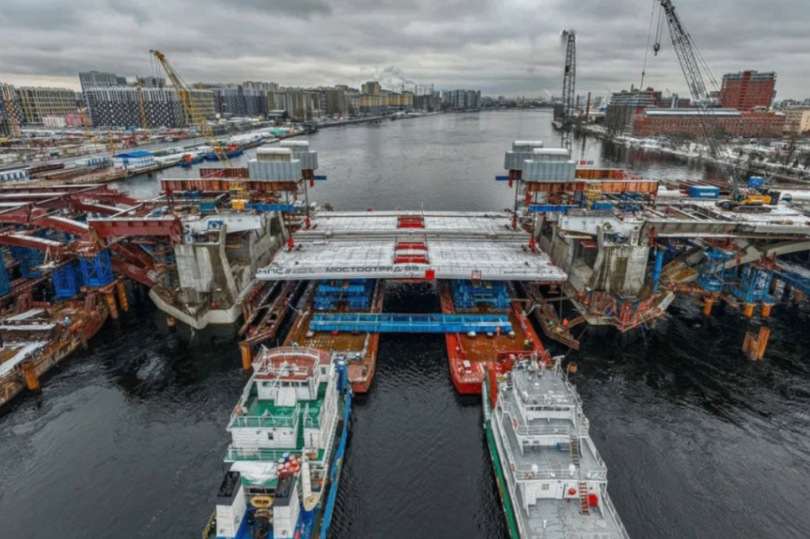 В Петербурге приступили к ответственному этапу строительства Большого Смоленского моста - монтажу разводного пролёта