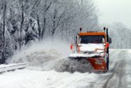 В дни новогодних праздников от снега и наледи в Ленобласти очищено почти 10 тыс. км дорог