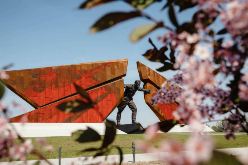 Прокуратура Курской области требует взыскать ₽1,2 млрд с подрядчика, который занимался строительством мемориального комплекса «Курская битва»