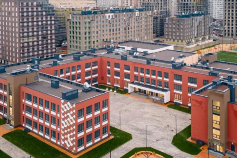 На Малом проспекте Васильевского острова в Петербурге построили школу на 825 мест