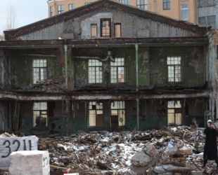 Закончился демонтаж аварийных конструкций здания «Винного городка» на Васильевском острове