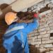 Реставраторы проводят вычинку каменной и кирпичной кладки в Тарарыгиной башне