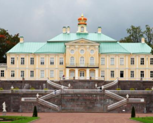 На реставрацию Дворца Меншикова и Китайского дворец в Петергофе ищут подрядчика