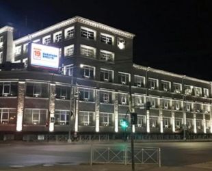 В Архангельске зажглась архитектурная подсветка на здании почтамта