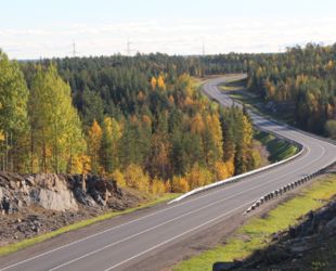 Более 300 км федеральных автодорог в Карелии и Мурманской области обновили в минувшем году