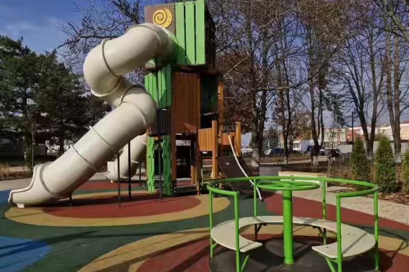 В Краснодарском крае у механико-технологического техникума в Динской появился «механический» игровой комплекс