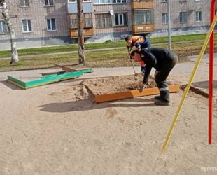 В Череповце начали ремонтировать детские площадки