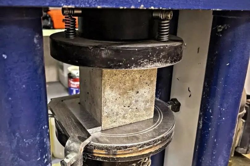 На Северодвинском заводе строительных материалов испытывают новую добавку для бетона на основе сапонита