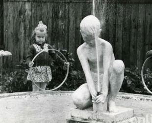 Скульптуру мальчика с фонтана из Новой Ладоги восстановят после похищения