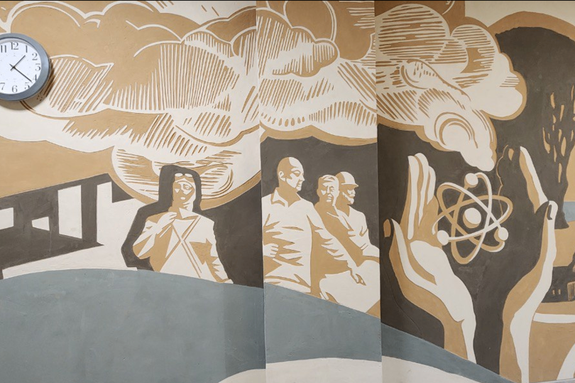 Школу № 8 в подмосковных Химках оформила мастерская художника Шилова