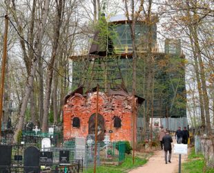 В церкви Петра и Павла на Синичьей горе Великого Новгорода разобрали завалы и усилили фундамент и колонны