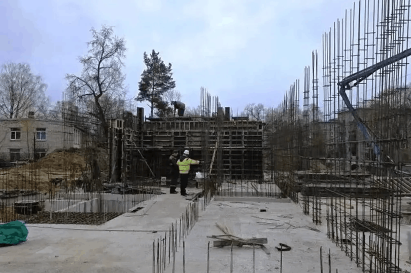 В ленинградской Гатчине продолжается строительство ДОУ