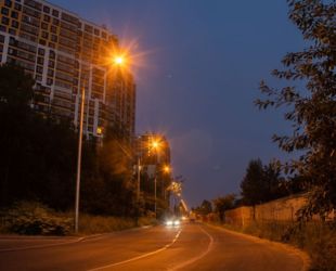 В 2021 году 45 км петербургских дорог получат новое современное освещение
