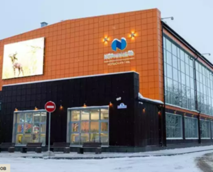 Андрей Чибис осмотрел реконструированный спорткомплекс «Гольфстрим» в Мончегорске