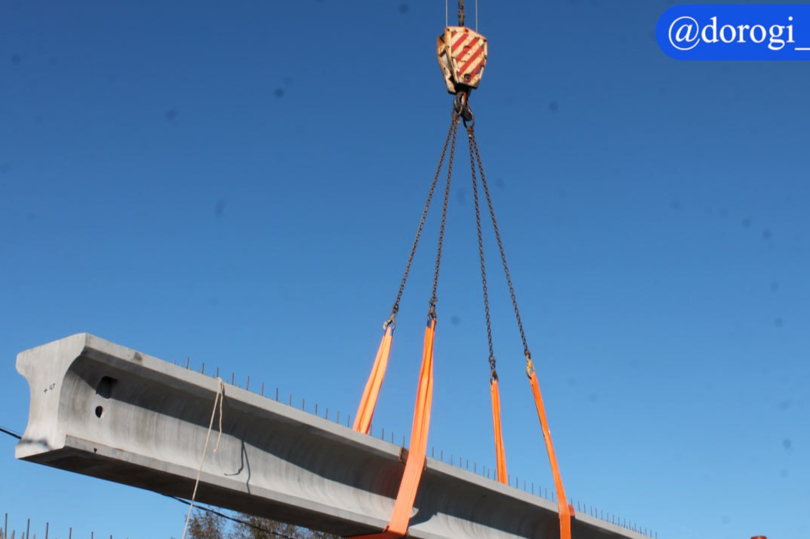 В Гатчинском районе Ленобласти завершился монтаж балок пролетного строения моста