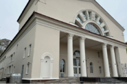 Завершается капитальный ремонт фасада Центра досуга и молодежи в мурманском Североморске