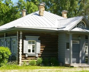 Продолжается реставрация летнего домика в музее-усадьбе Суворова