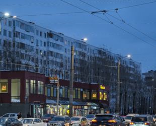 Улицу Подвойского в Петербурге осветили 226 новых фонарей
