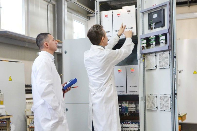 «МПОТК «Технокомплект» запустила производство нового поколения зарядно-подзарядных устройств