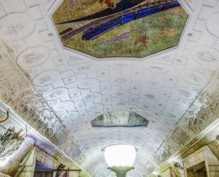 Барельефам на станции метро «Новокузнецкая» вернули исторический облик