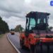 Дороги у ленинградского поселка им. Свердлова преображаются в рамках нацпроекта из гравийного покрытия в современные асфальтированные трассы